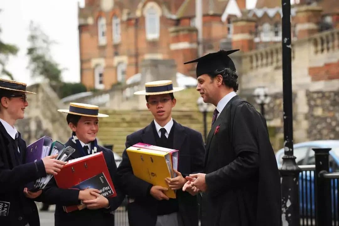 英国私校的校训有哪些?从英国寄宿学校经典校训了解寄宿制精英教育