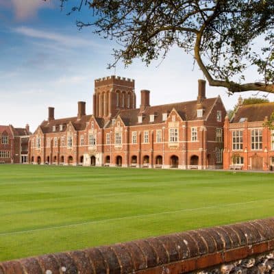英国的富人区的新贵族私校Eastbourne College伊斯堡中学招生年龄,学费费用及开设课程