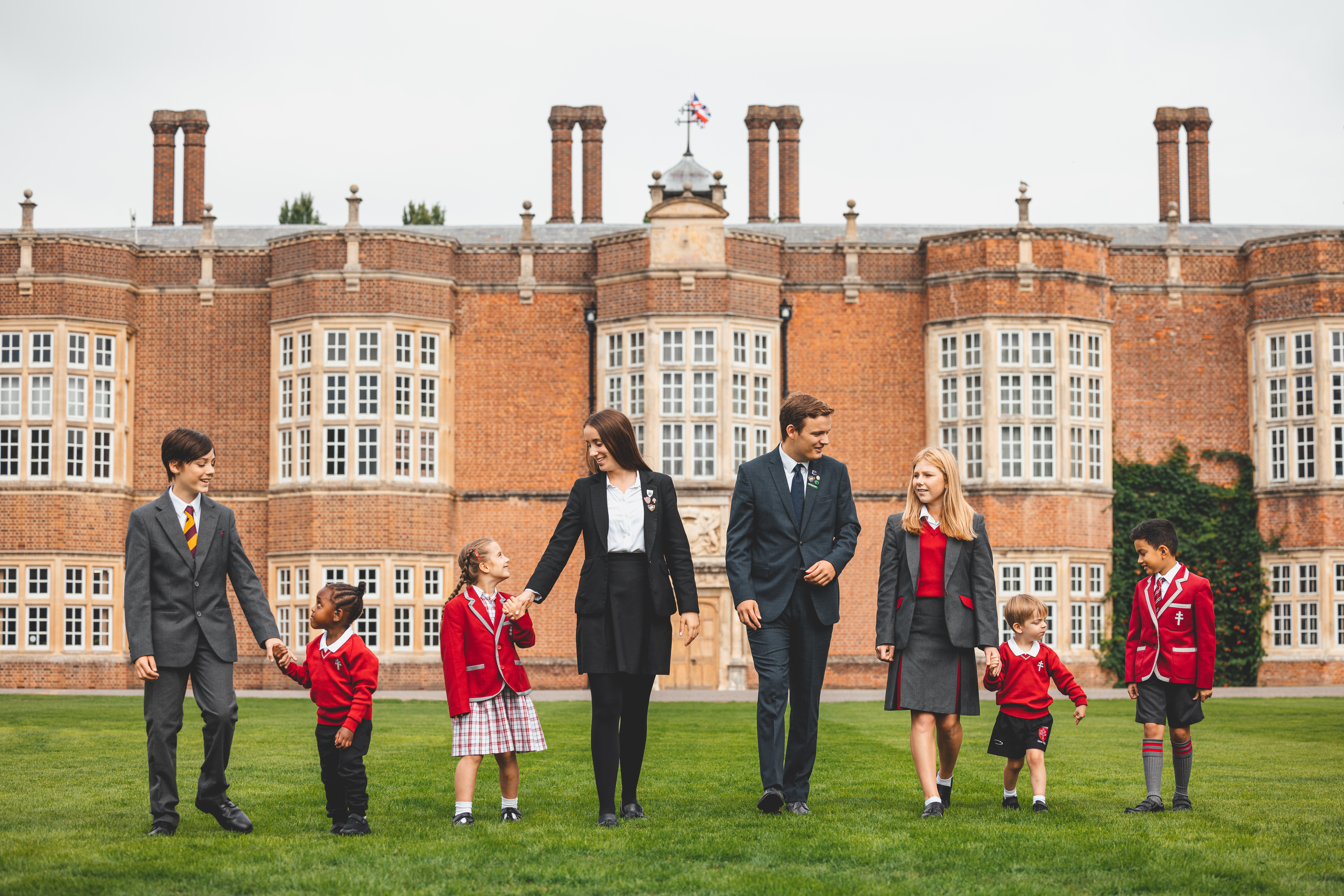 英国最古老的天主教寄宿中学之一Newhall School新堂中学的招生年龄，学费费用及入学申请
