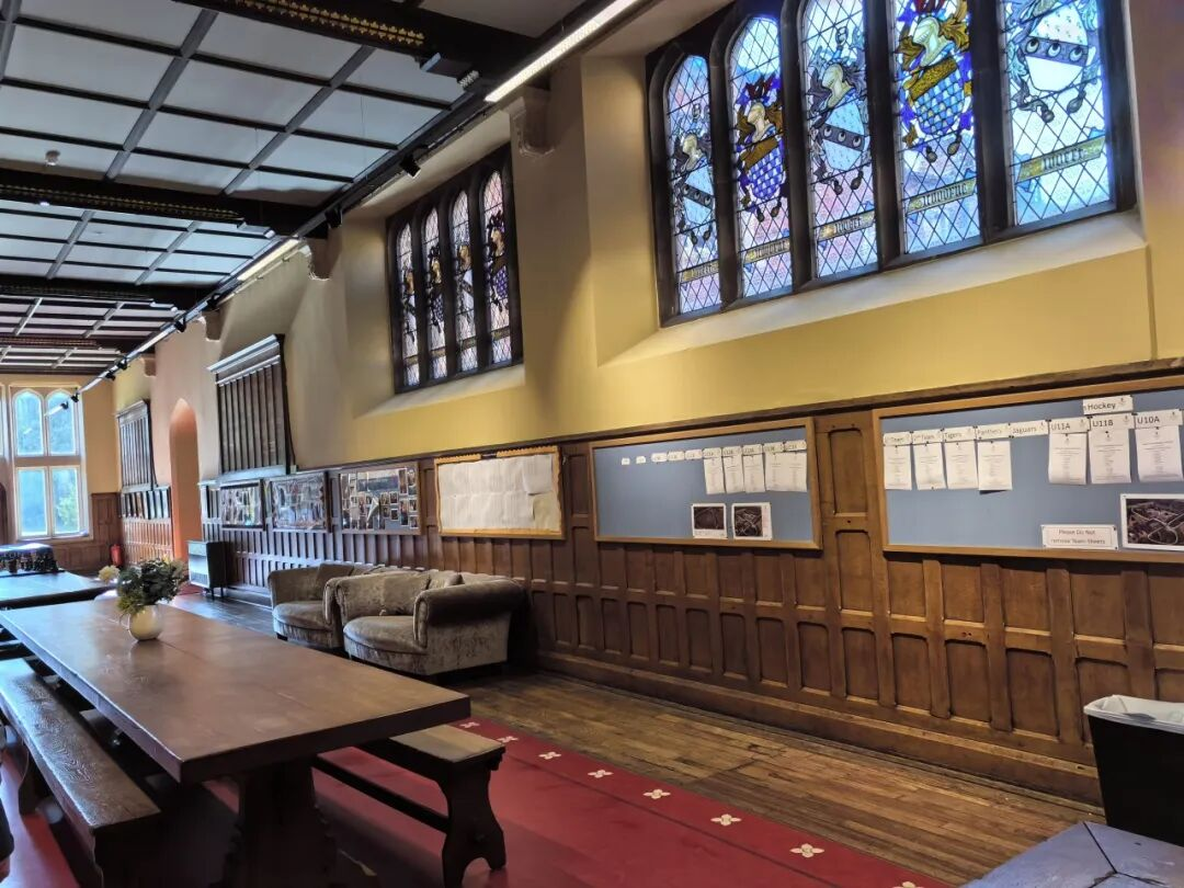 百年庄园小学-比尔顿农庄小学