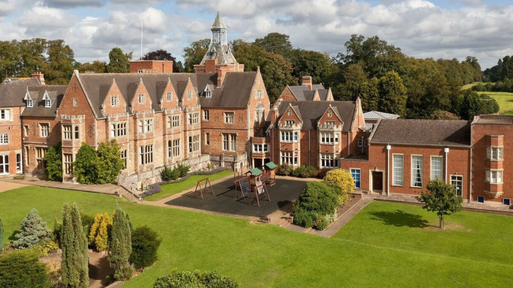 百年庄园小学-比尔顿农庄小学